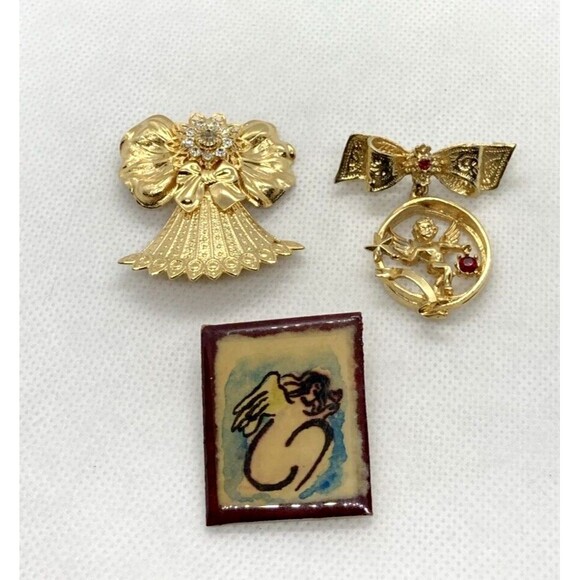 Vintage Lot of 3 Gold Tone Angel Brooch Pin 1999 Jane‎ AOL '93 Red Rhinestone - Picture 1 of 12